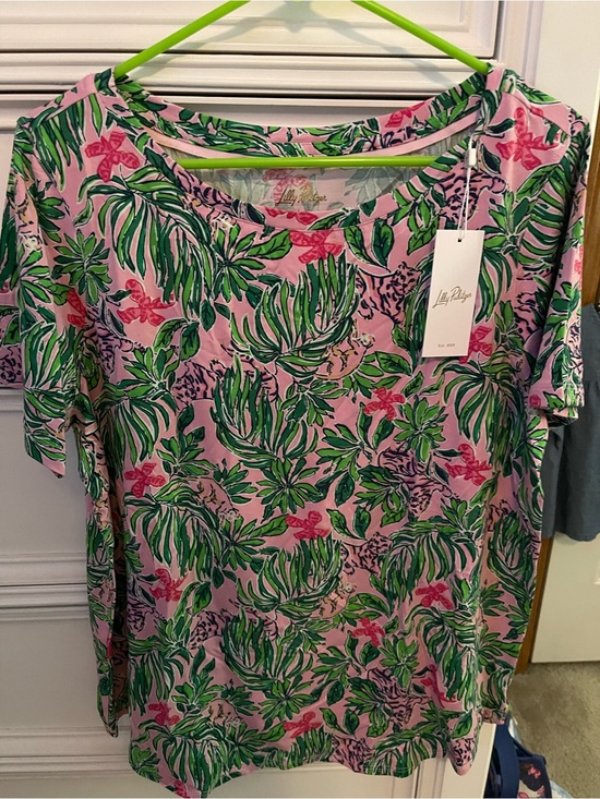 Lilly Pulitzer Tops - Lilly Pulitzer Pink & Green Tropical Leaf Short Sleeve Top. Key West Top
